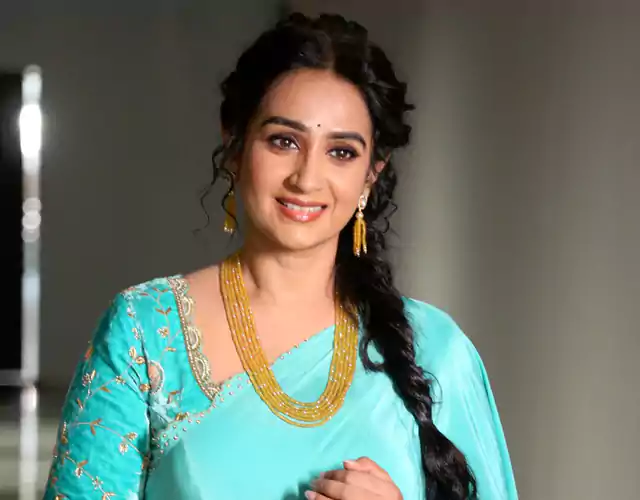 Classic Beauty With a Modern Vibe Laya Shines Again